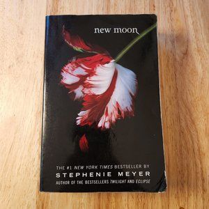 New Moon by Stephenie Meyer The Twilight Saga Series